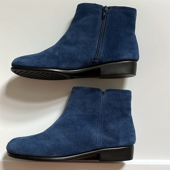 Aerosoles booties suede blue. Size 7.5 - Picture 2 of 5